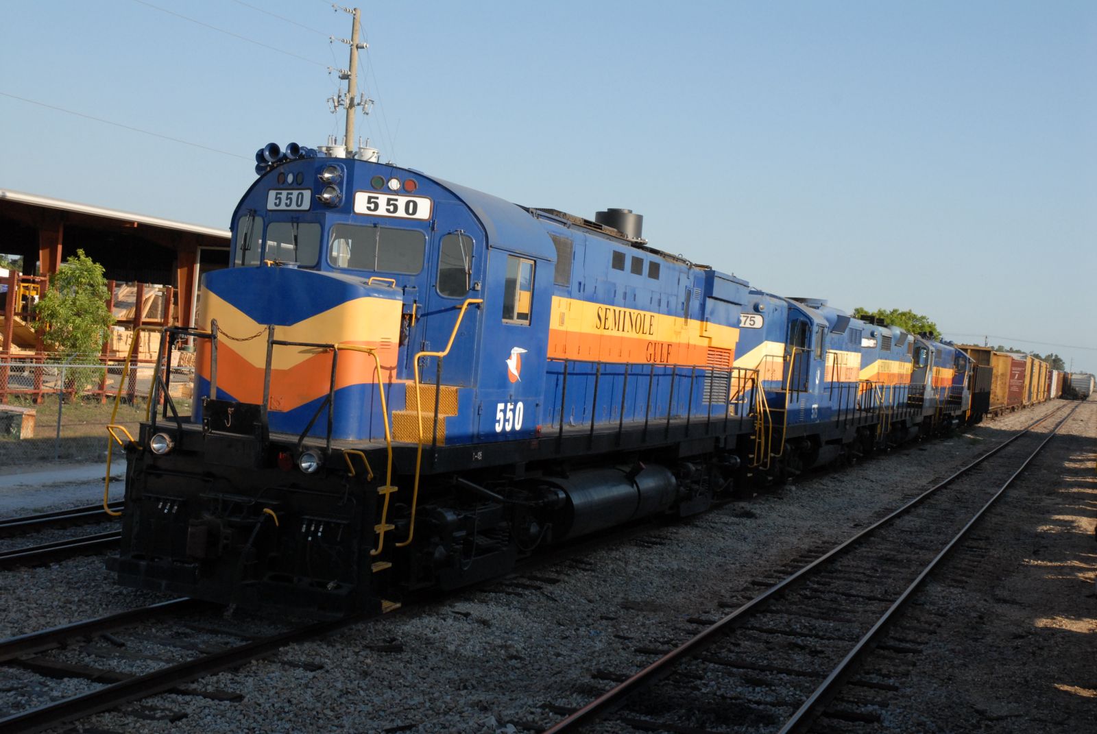 All About The Difference Between Passenger and Freight Trains